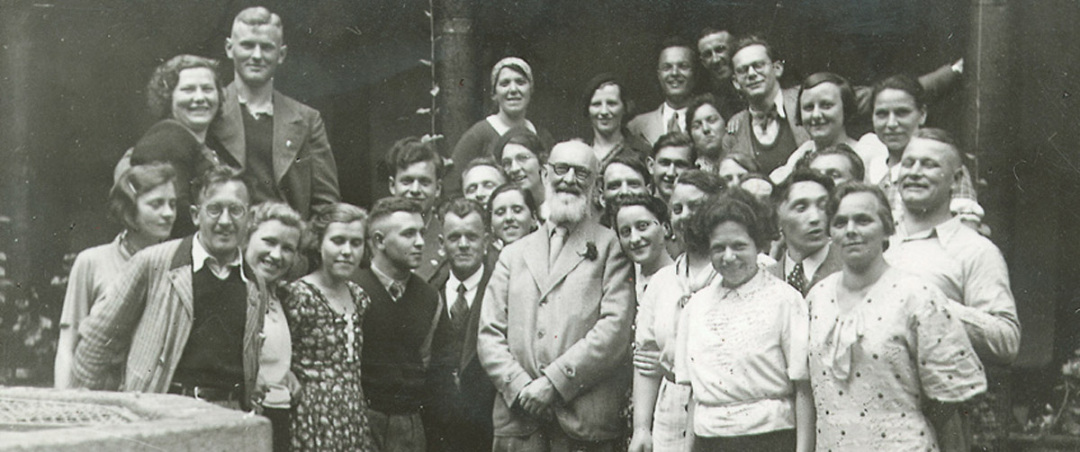 Robert Bosch with employees in Stuttgart