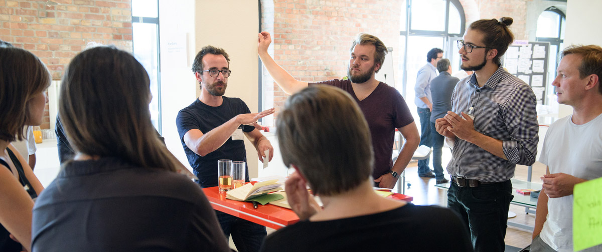 Diskussion in der Projektgruppe
