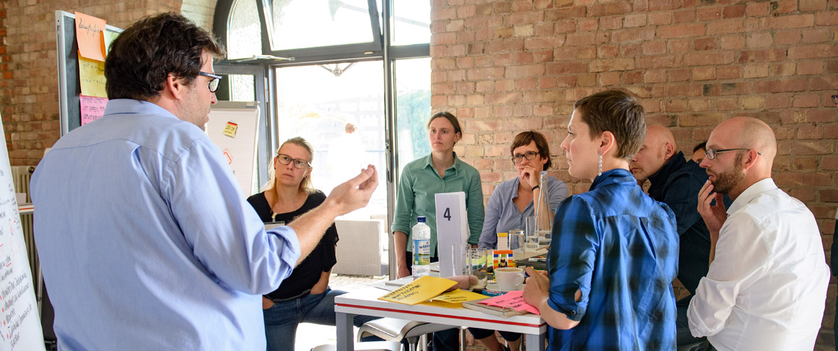 Arbeitsgruppe diskutiert