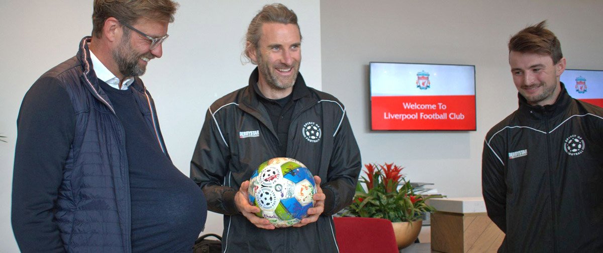 Andrew Aris and coach Jürgen Klopp