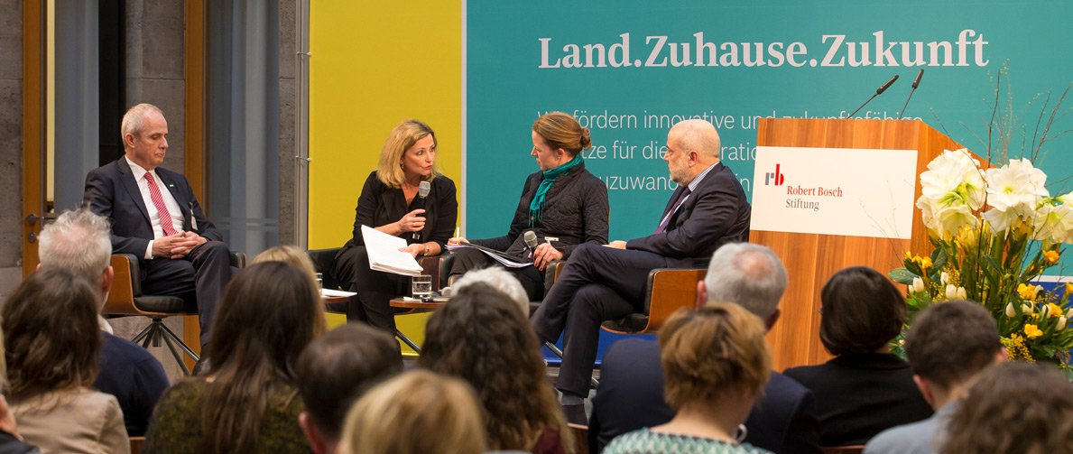 Diskussionsteilnehmer auf dem Podium