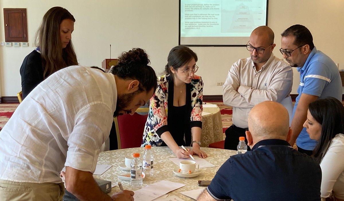 Group work and exchange at a table