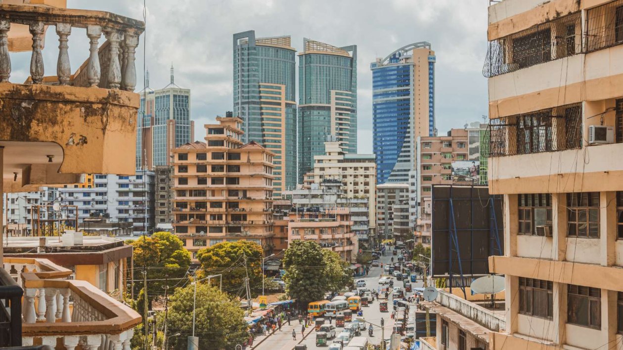 Die Wolkenkratzer einer afrikanischen Metropole