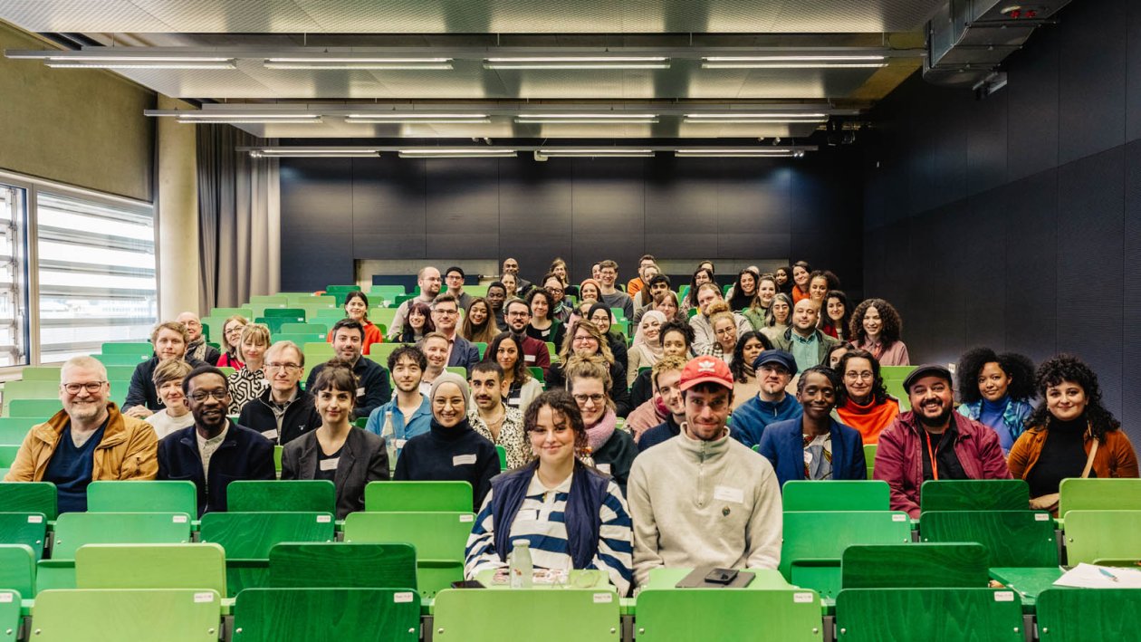 View into the lecture hall with participants