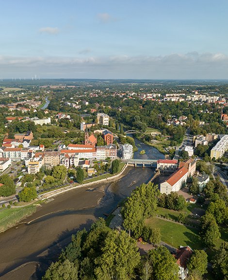 Blick entlang der Neiße auf die Doppelstatt Guben - Gubin