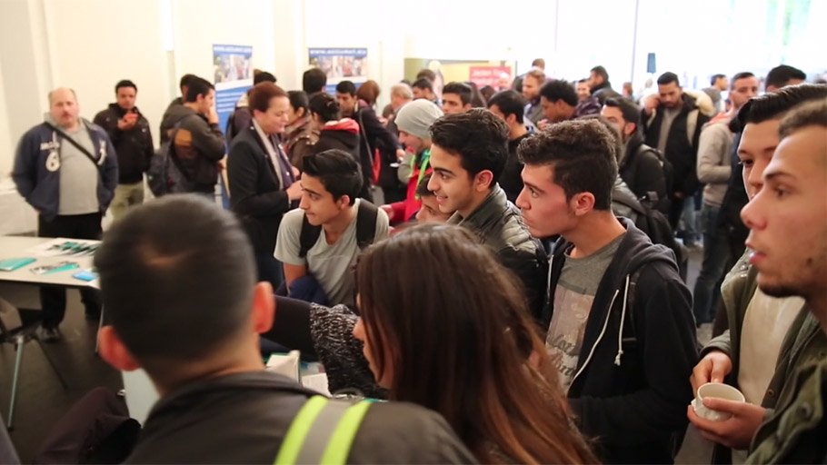 Jobmesse Unternehmen treffen Flüchtlinge