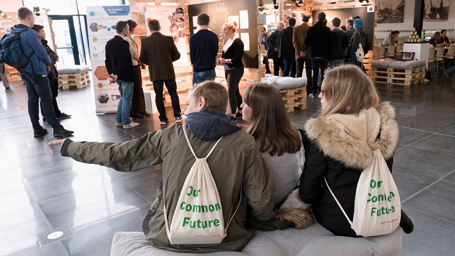 Schüler beim ersten Our Common Future Jugendkongress