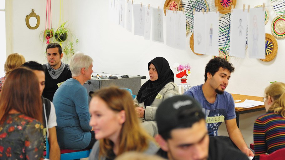 Zwei Frauen im Gespräch