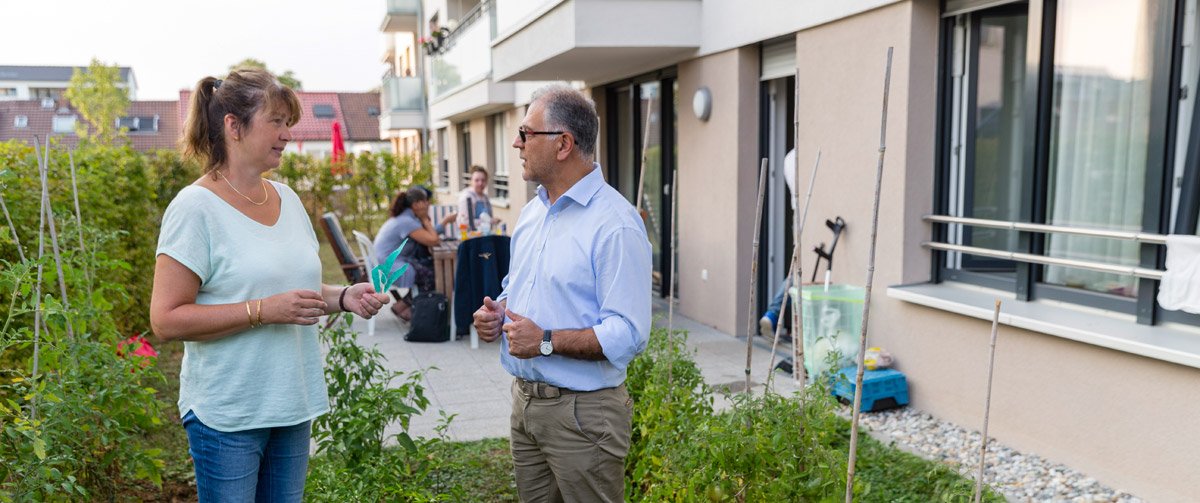 Blick in den Garten einer Senioren-WG