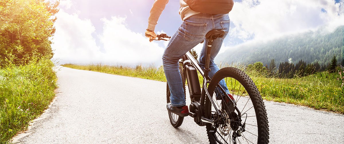 Fahrradfahrer auf dem Weg