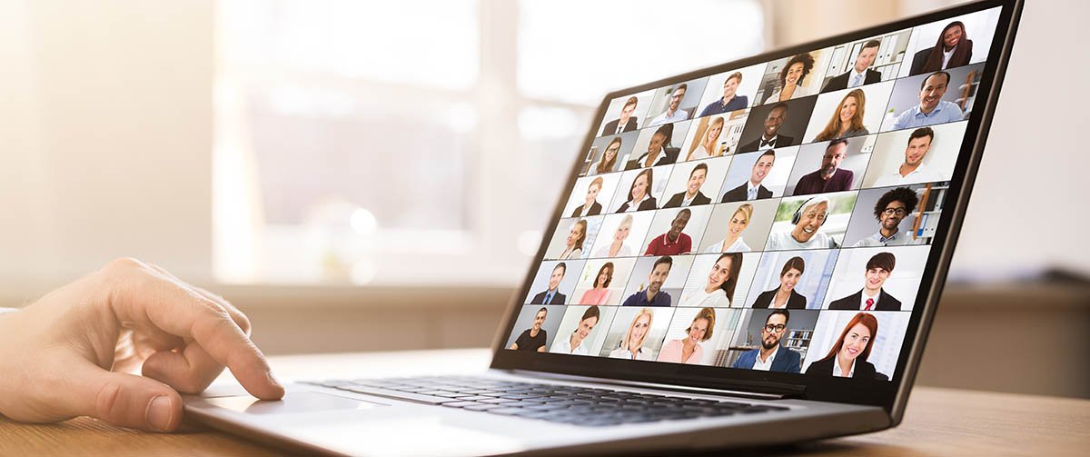 Videokonferenz auf dem Laptop