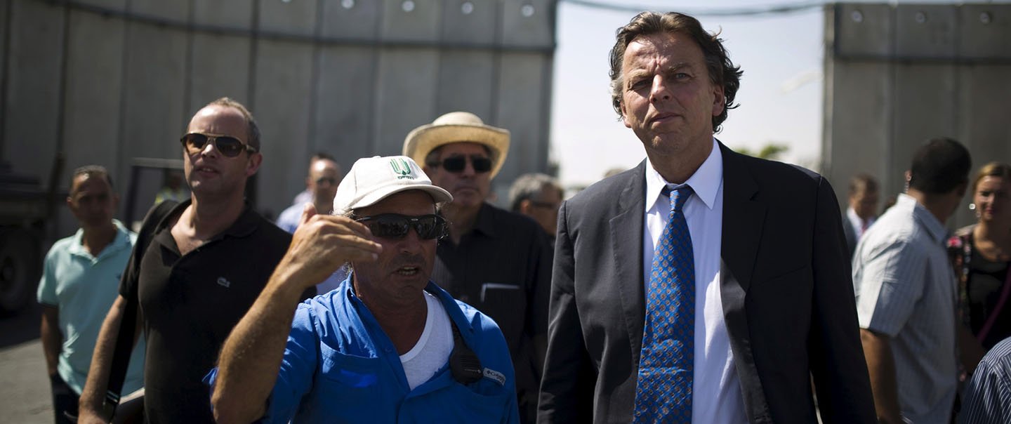 Bert Koenders visits the Israeli-Palestinian border.