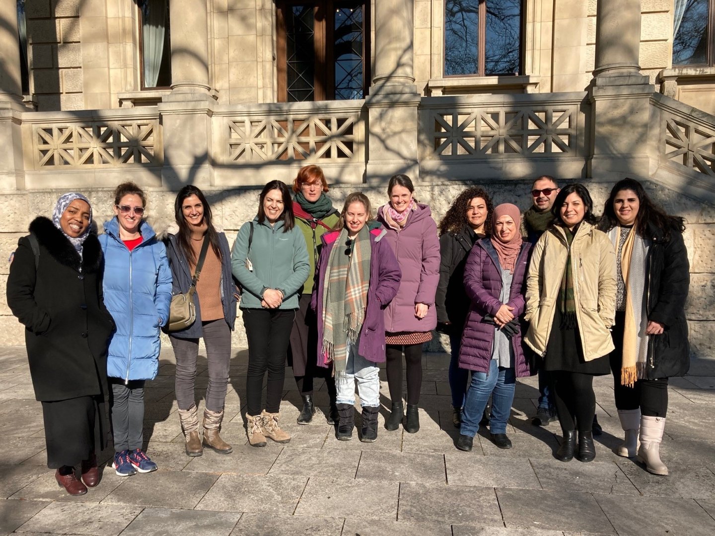 Gruppenbild vor historischer Bosch Villa