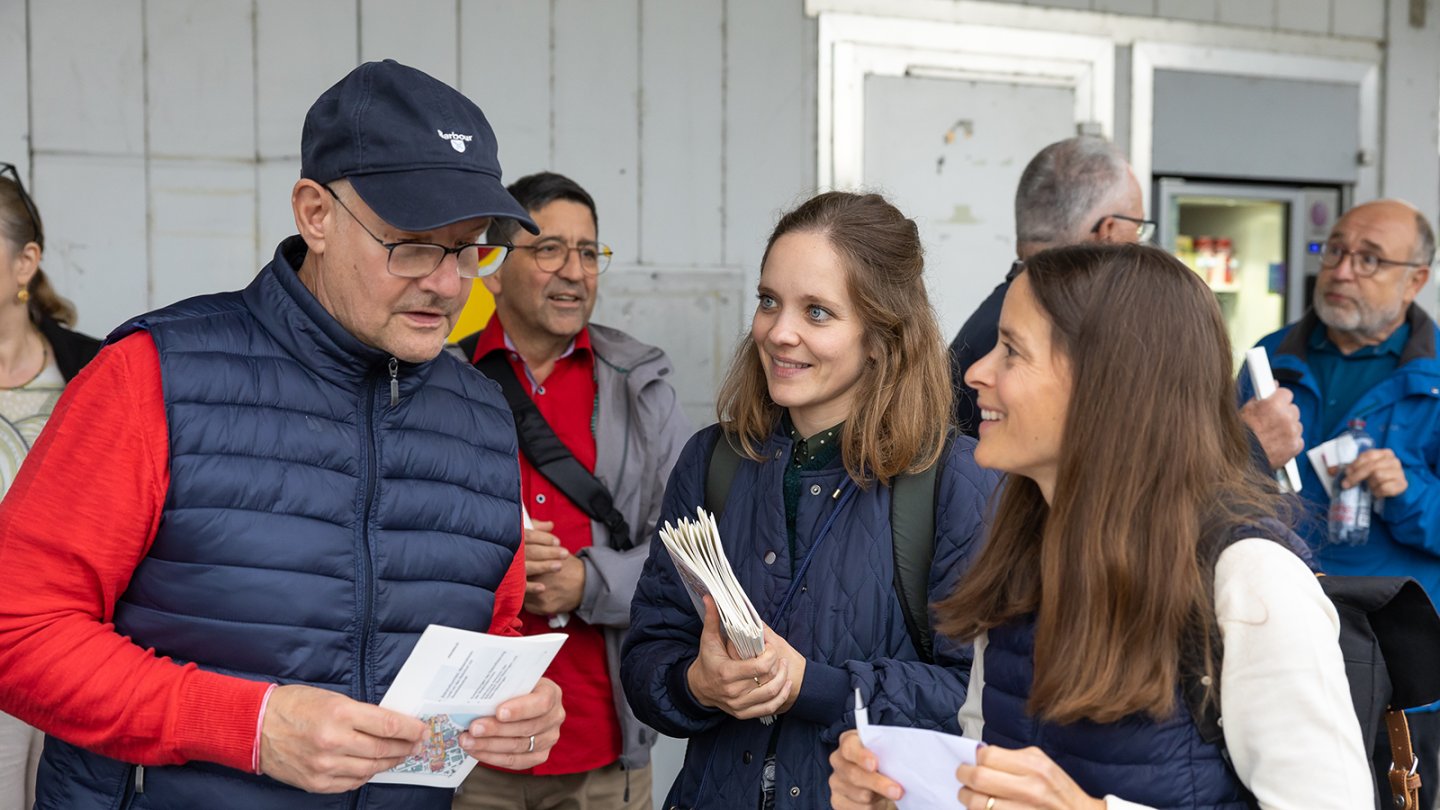 Two citizens talking with a man.
