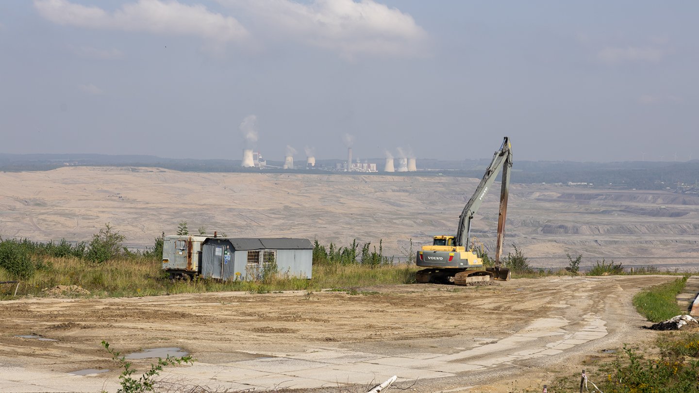 Brachliegende Erde im Braunkohletagebau