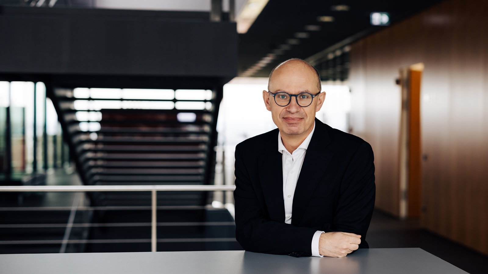Dr. Bernhard Straub