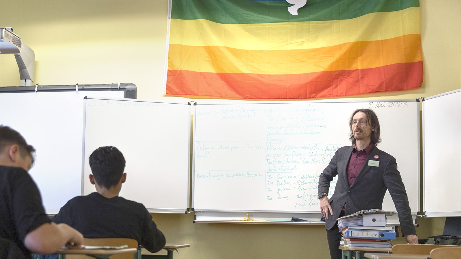 Teacher discusses freedom of expression with his students