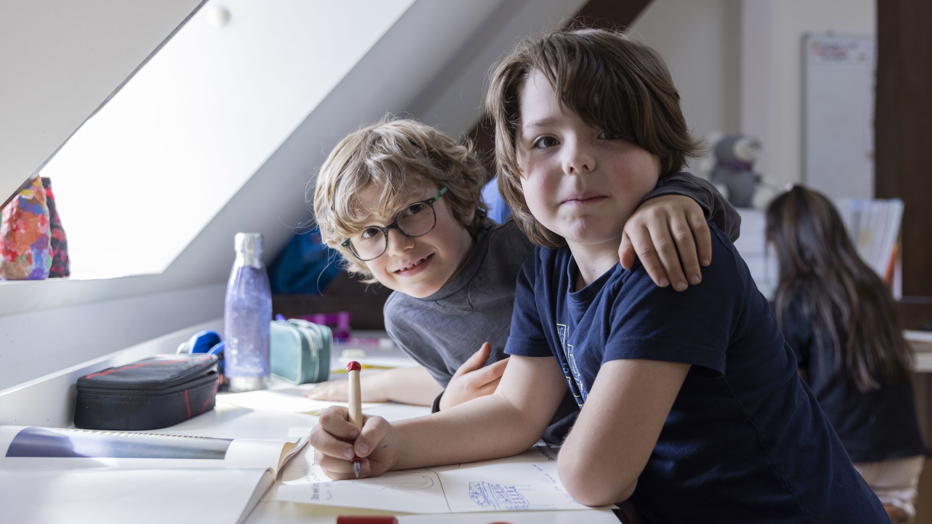 Zwei Schüler der Rothenburg-Grundschule Berlin