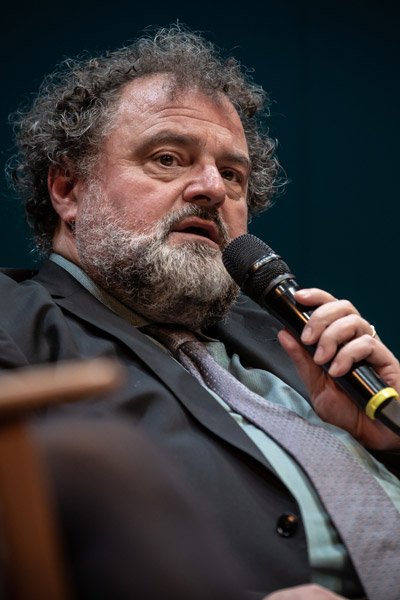 Ethik-Professor Thomas Potthast spricht ins Mikrofon