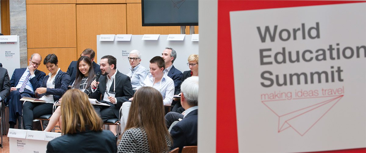Menschengruppe beim World Education Summit